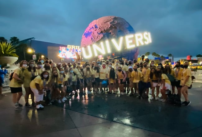 Student group posing at Florida's Universal Studios sign