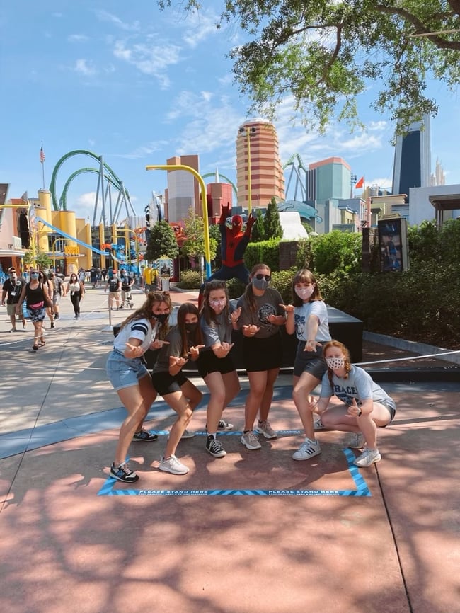 Kids traveling and posing